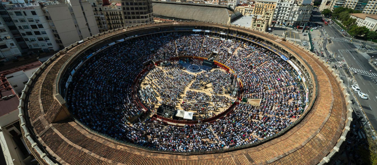 Imagen área del mitin de cierre de convención de Pablo Casado en la plaza de toros Valencia