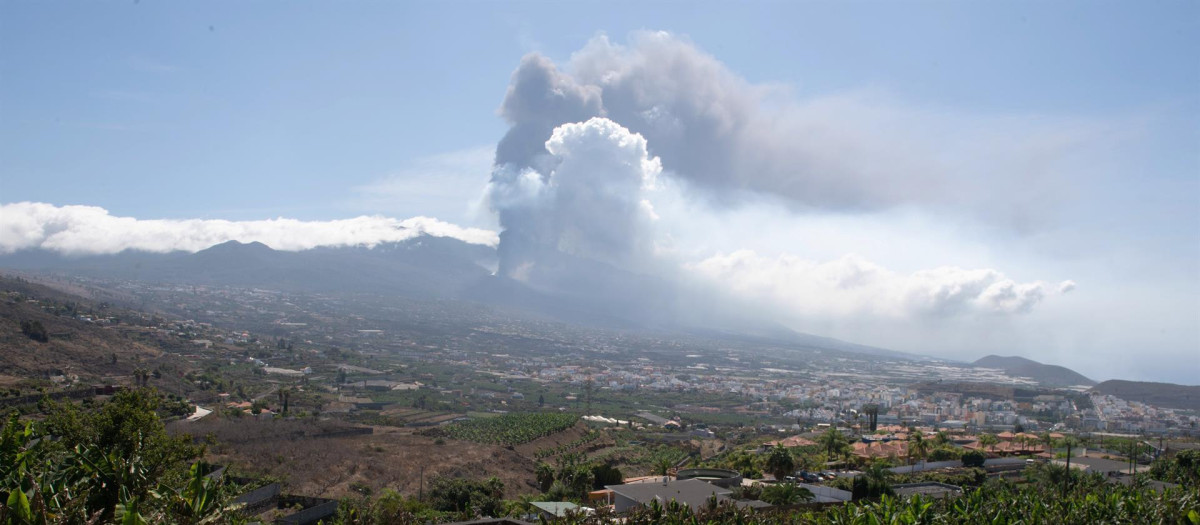 La densa nubosidad que se ha instalado en la isla de La Palma empeorará la calidad del aire de los palmeros