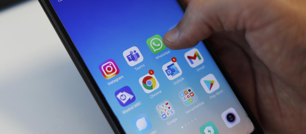 Pantalla de móvil con las aplicaciones más utilizadas