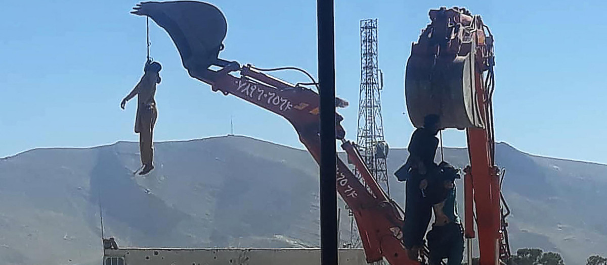 Cuerpo de un criminal cuelga públicamente en Herat
