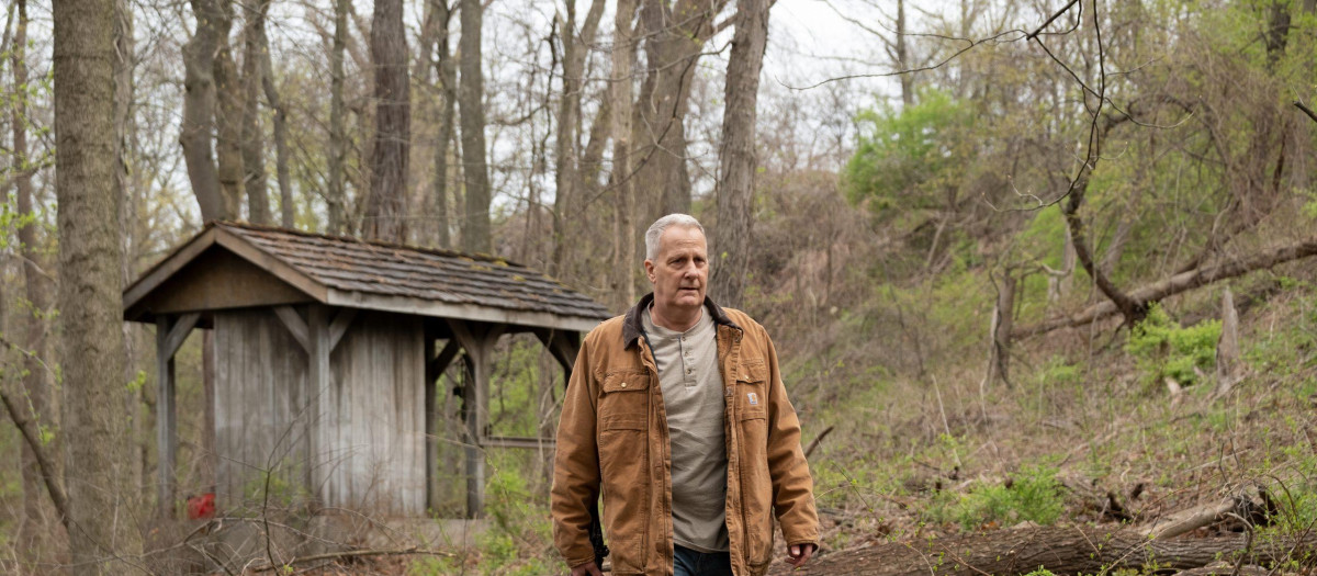 American Rust (Movistar+)
La misma fórmula de estrenar un capítulo cada lunes sigue Movistar+ con American Rust, la serie en la que Jeff Daniels (The Newsroom) se mete en la piel del jefe de policía de un pueblo industrial estadounidense. Su vida cambia de golpe cuando acusan a su hijo Billy de asesinato. Por el momento podemos ver la mitad de este drama con toques de thriller: cuatro de sus ocho capítulos ya están disponibles bajo demanda en la plataforma de televisión.