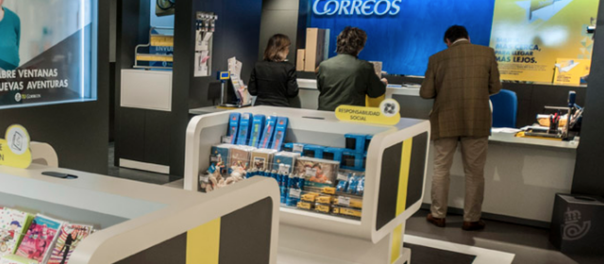Correos ha renovado sus oficinas y los servicios que pueden realizarse en ellas con más productos y servicios