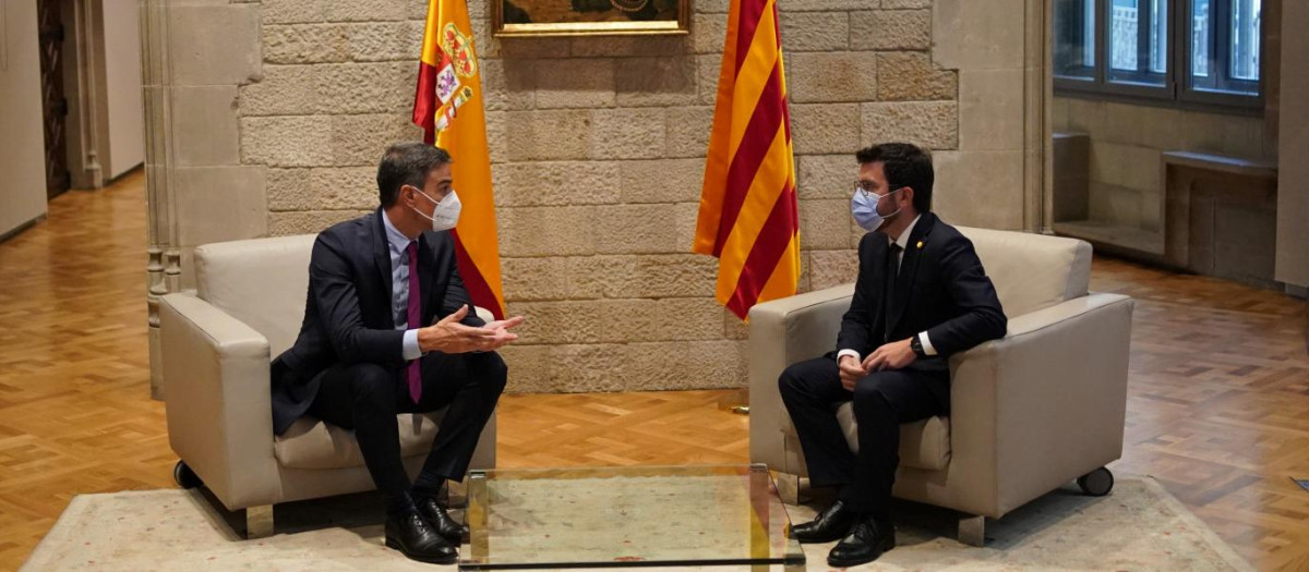 El presidente del Gobierno, Pedro Sánchez, y el presidente de la Generalitat, Pere Aragonés, septiembre 2021