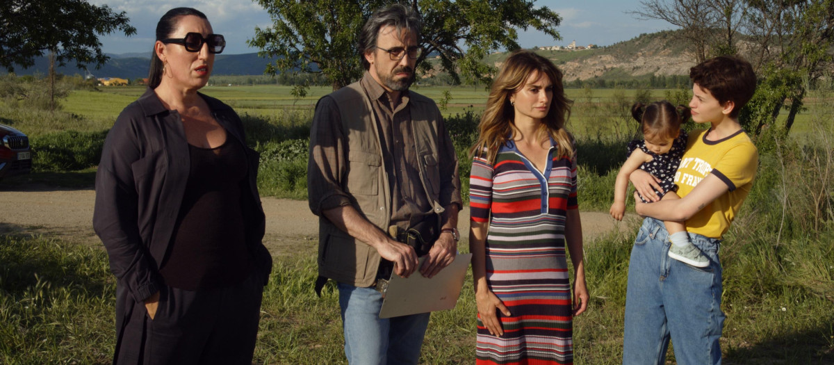 Madres paralelas se estrena en los cines este viernes 8 de octubre