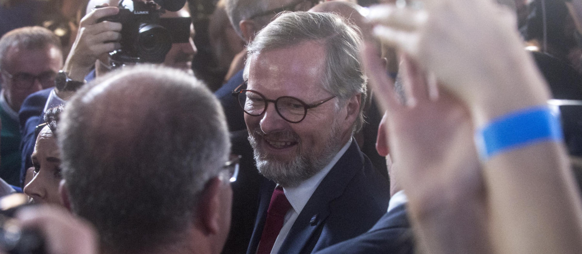 El líder del Partido Cívico, Petr Fiala en la sede de la coalición 'SPOLU'