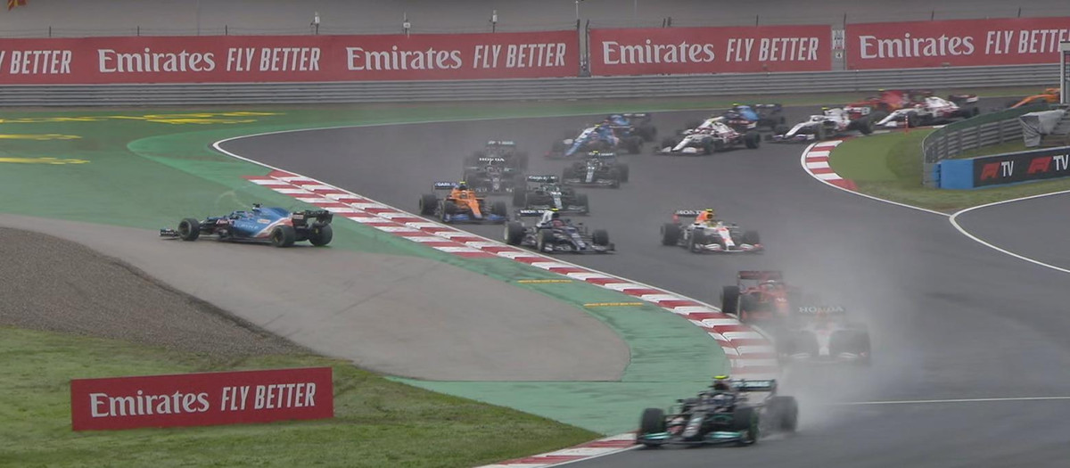 Fernando Alonso naufraga en el Gran Premio de Turquía