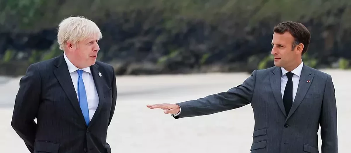 Johnson y Macron en Cornualles este verano