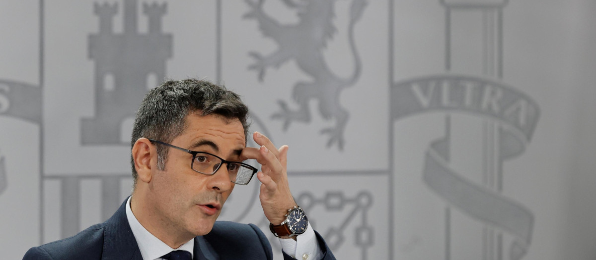 Félix Bolaños en una rueda de prensa.