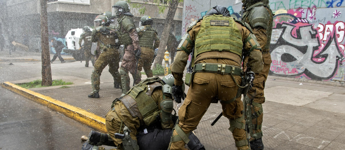 Manifestante de las demostraciones Mapuche