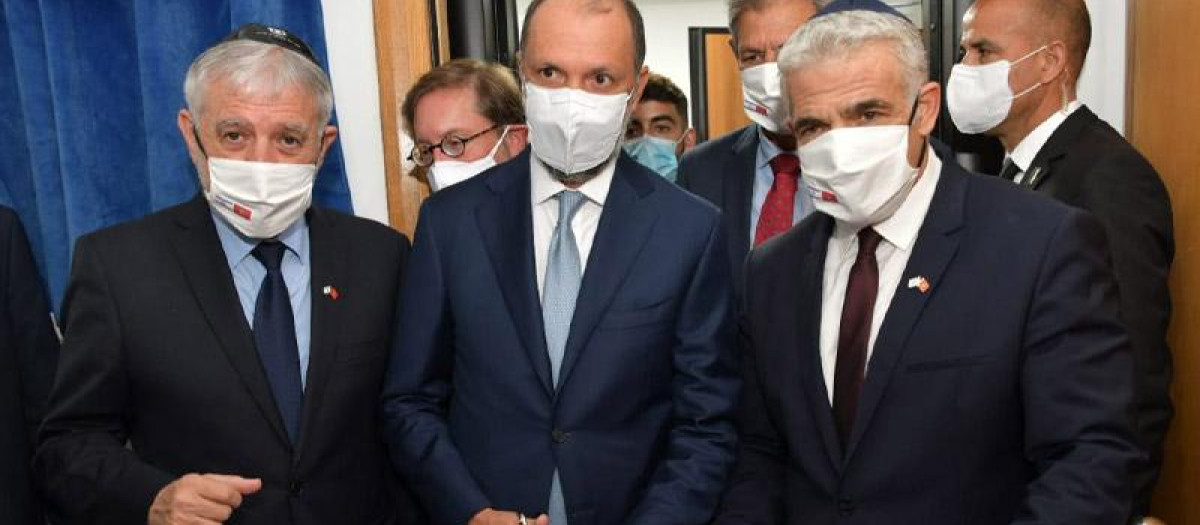 Lapid y el diputado marroquí Mohcine Jazouli en la ceremonia