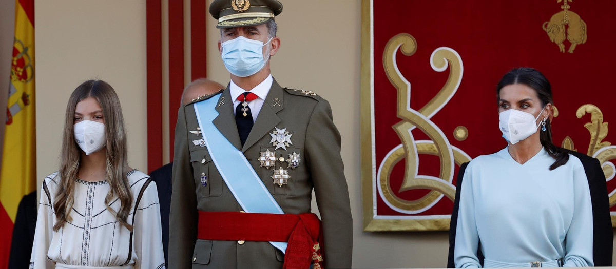 Los Reyes de España y la Infanta Sofía en el desfile del día de la Hispanidad 2021
