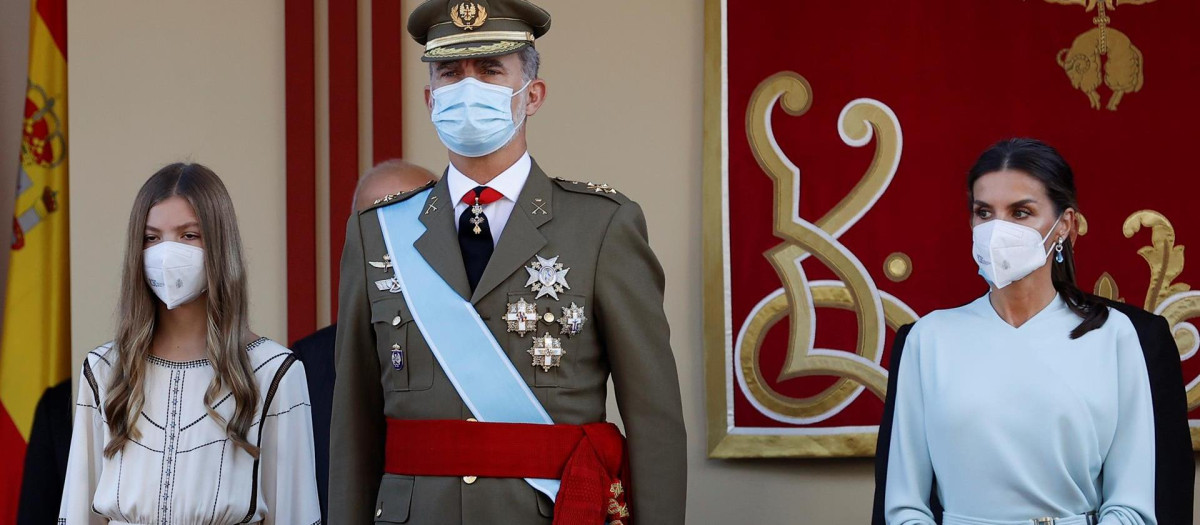 Los Reyes de España y la Infanta Sofía en el desfile del día de la Hispanidad 2021