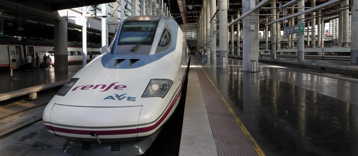 AVE parado en la estación de Atocha de Madrid