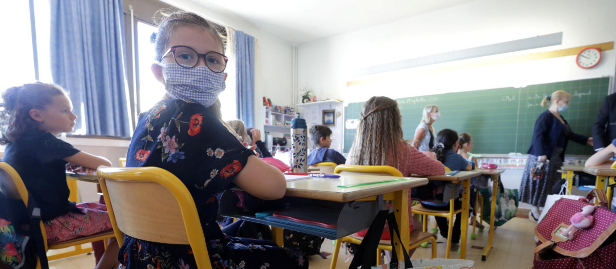 Clase de primaria en época de coronavirus