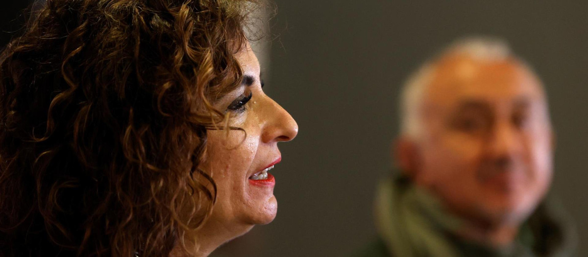 La ministra de Hacienda, María Jesús Montero, en una reunión con sindicatos