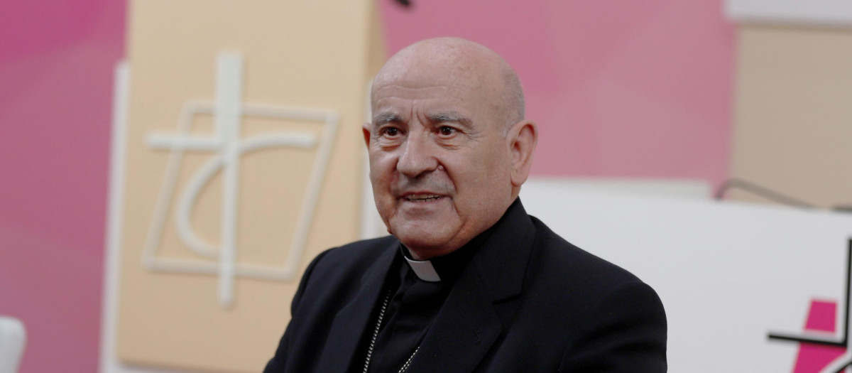 El presidente del Equipo Sinodal de la CEE atiende a los medios