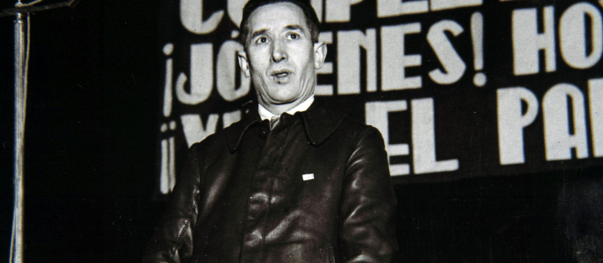 PESTAÑA , ANGEL
POLITICO Y SINDICALISTA ESPAÑOL. 1889 - 1937
CELEBRANDO UN MITIN EN VALENCIA , AÑO 1936