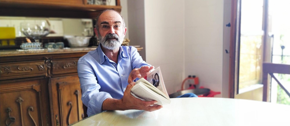 José Ángel González Sáinz conversando con Rocío Solís