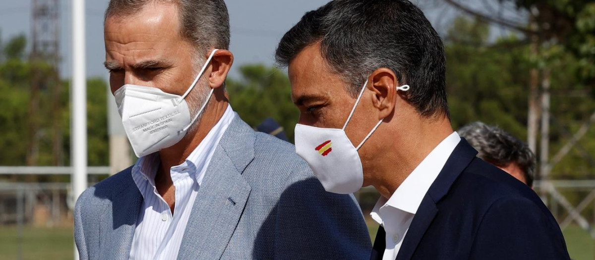 Felipe VI y Pedro Sánchez este verano