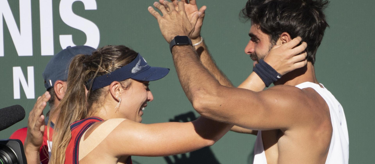 Juan Betancourt felicita a Paula Badosa tras la victoria en Indian Wells
