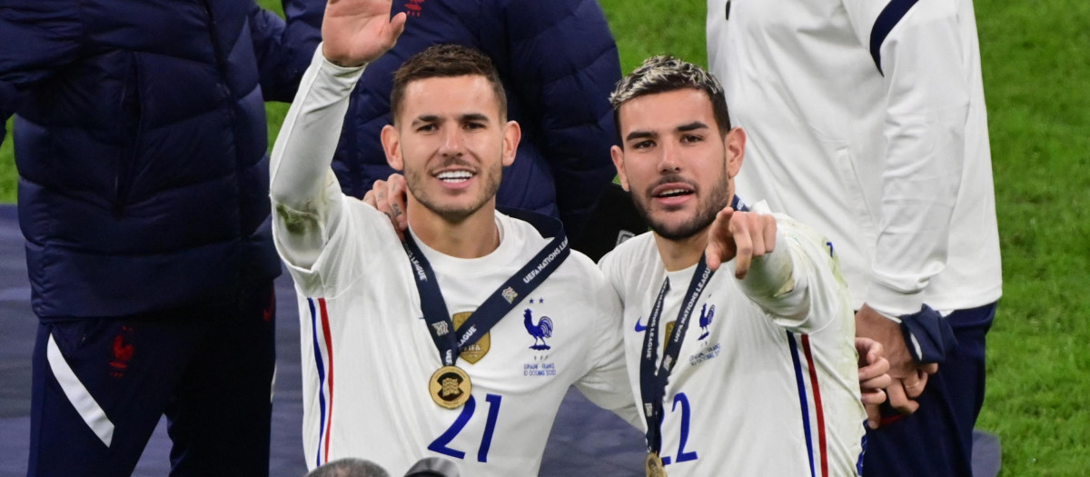 Lucas Hernández (i) junto a su hermano Theo Hernández tras ganar la Nations League