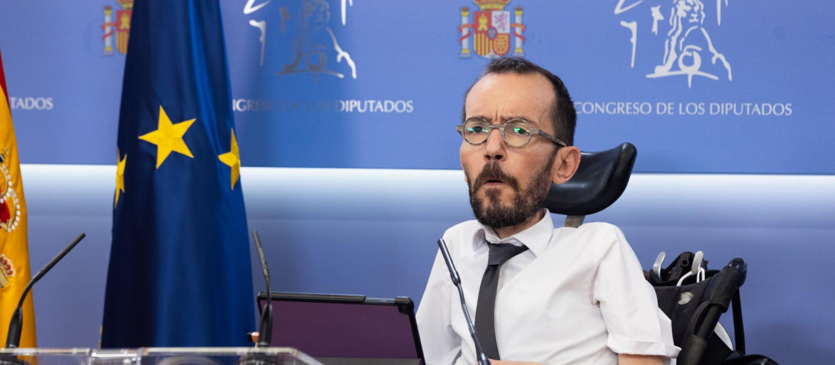 Echenique, durante una comparecencia en el Congreso
