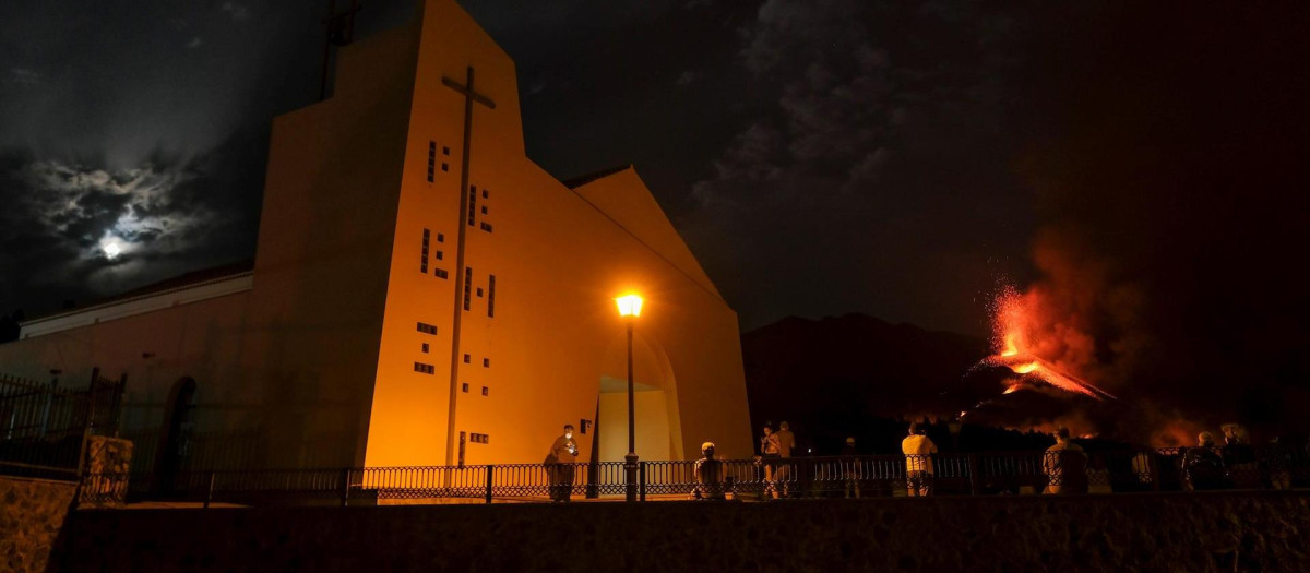 .- El día número 31 de la erupción de La Palma, que se cumplía este miércoles, se ha saldado con la evacuación de otro medio centenar de viviendas en Tazacorte y Los Llanos de Aridane