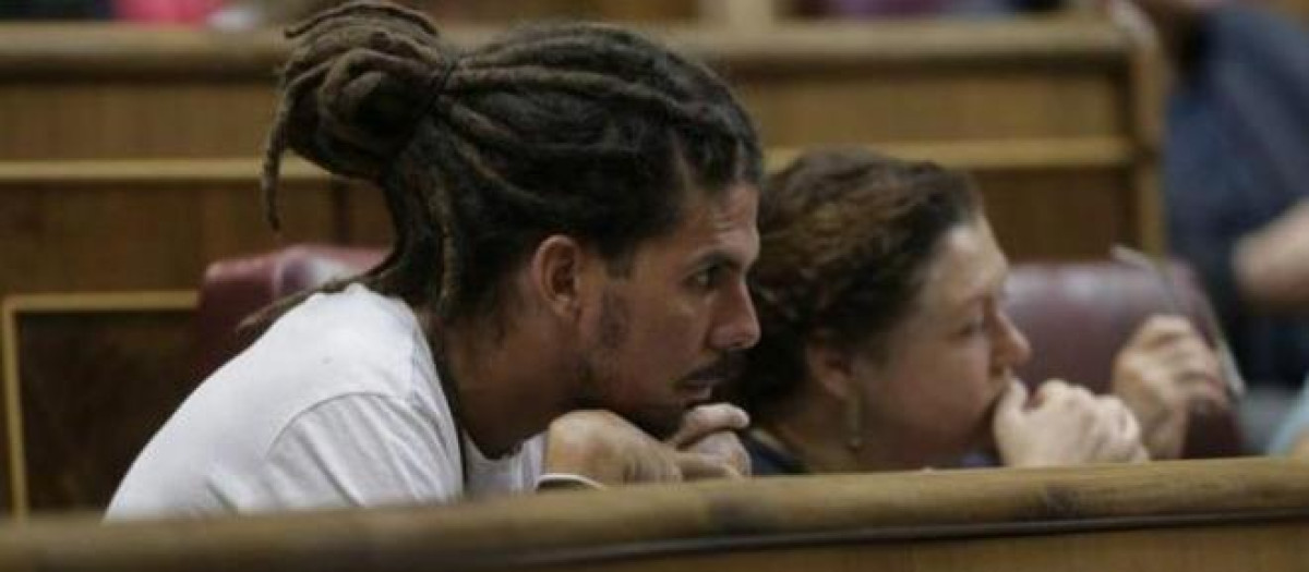 Alberto Rodríguez en su escaño.