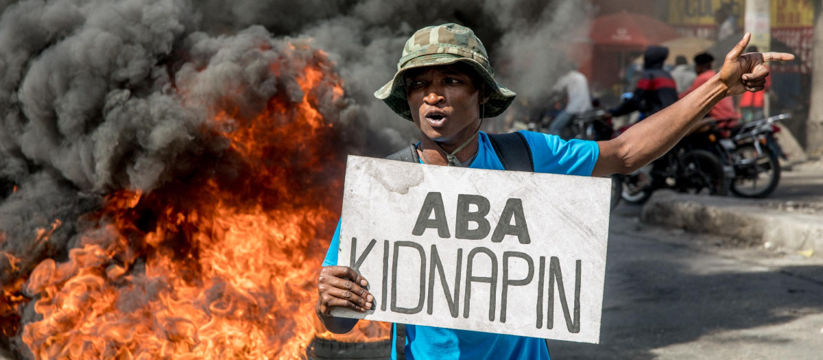 Manifestándose en Puerto Príncipe contra los secuestros perpetrados por pandillas, Foto de Archivo