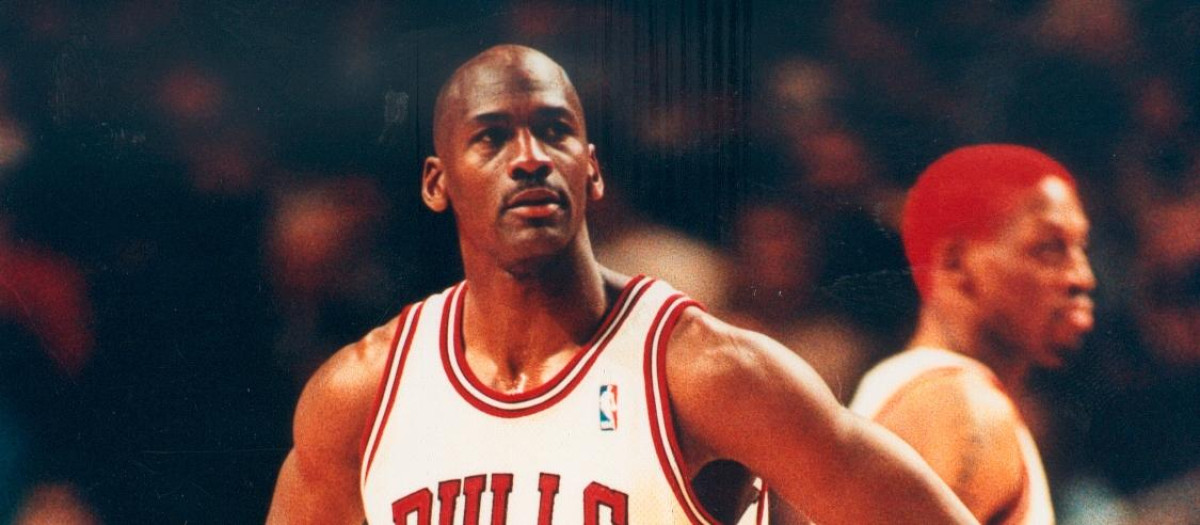 Un coleccionista paga por unas zapatillas de Michael Jordan más de un millón de dólares