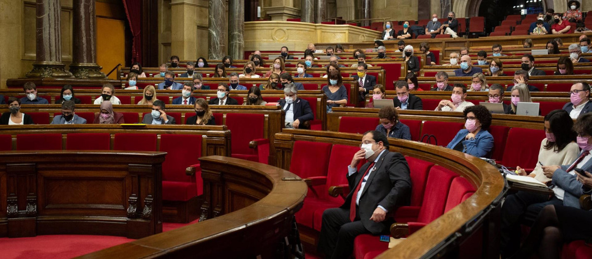 Vista general de una sesión plenaria en el Parlamento de Cataluña