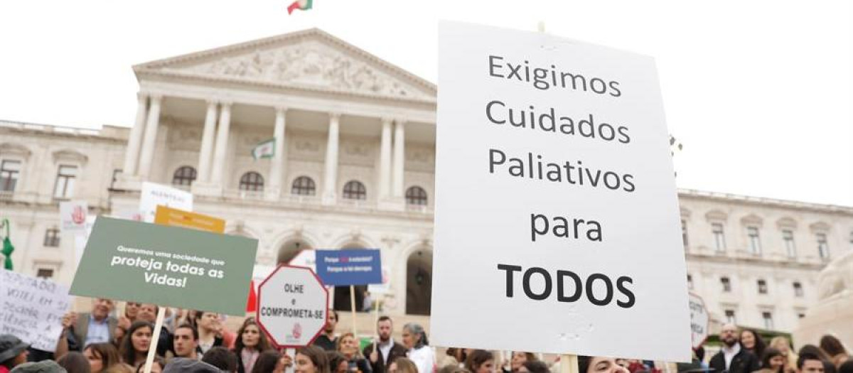 Protestas en Portugal por la despenalización de la eutanasia