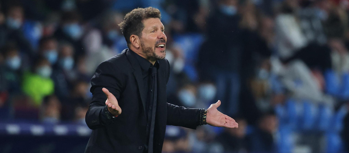 El entrenador del Atlético de Madrid acumula siete rojas en 10 años como técnico rojiblanco