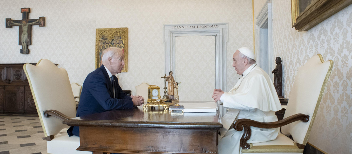 El Papa Francisco en audiencia privada con el presidente estadounidense Joe Biden