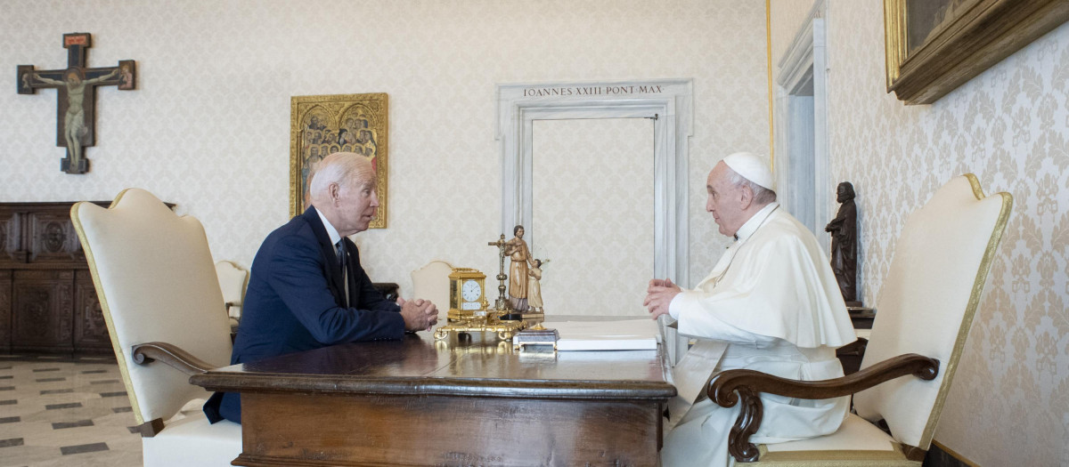 El Papa Francisco en audiencia privada con el presidente estadounidense Joe Biden