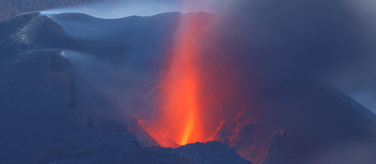Volcán de Cumbre Vieja en su fase más eruptiva