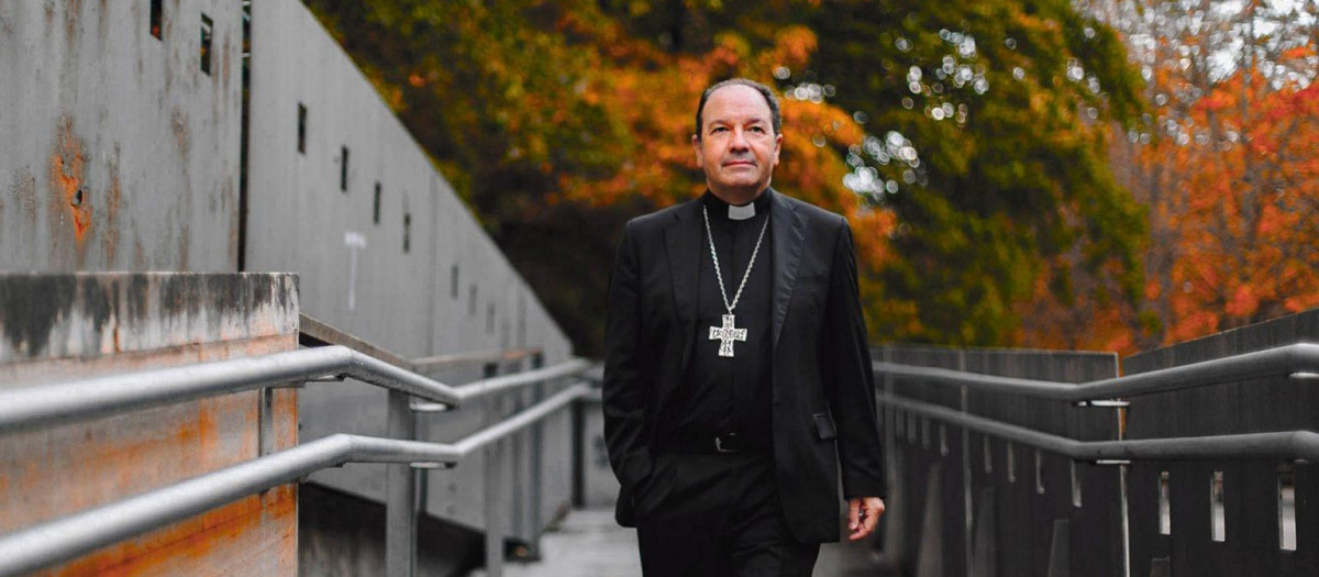 El obispo de Vitoria, Juan Carlos Elizalde, aborda las principales cuestiones de la Iglesia