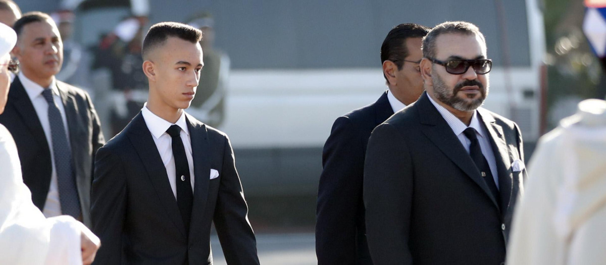 El rey de Marruecos, Mohamed VI junto a su hijo en una foto de archivo
