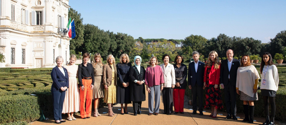 Foto de grupo de los acompañantes de los líderes del G-20