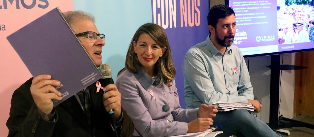 Yolanda Díaz, Antón Gómez-Reino (d) y Manuel Lago (i), en 2019