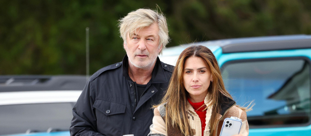 Alec Baldwin and Hilaria Baldwin are spotted out for coffee in Manchester, Vermont. The beleaguered actor and his wife were spotted for the first time since speaking out about the tragic accidental shooting he was involved in on a movie set.