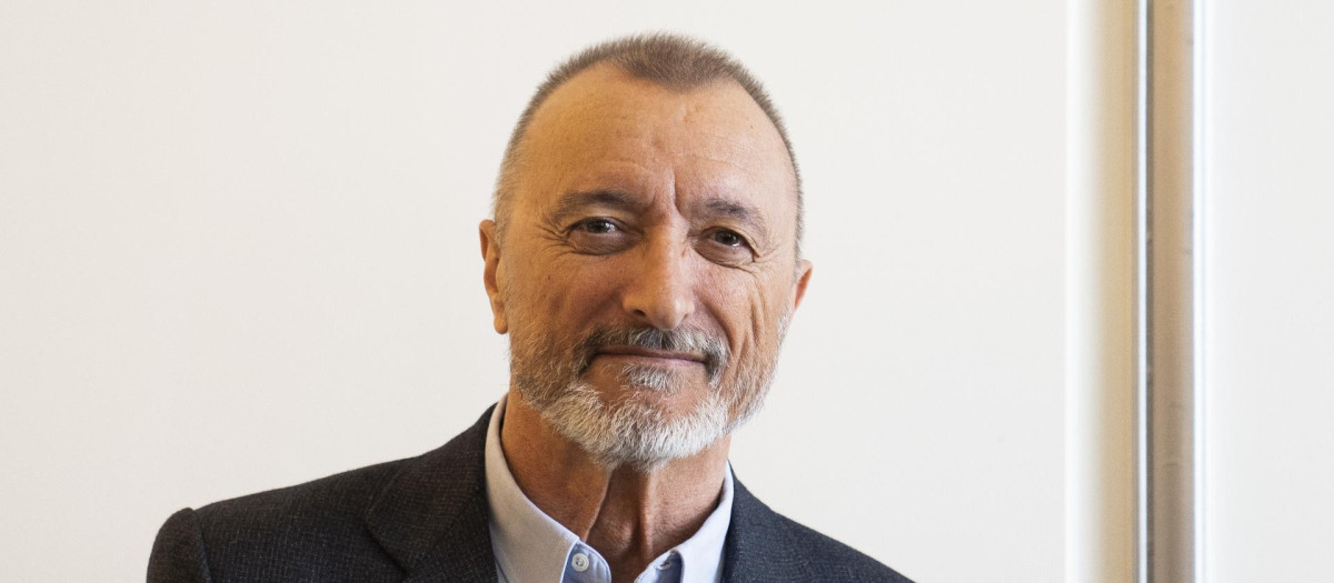 El escritor Arturo Pérez Reverte