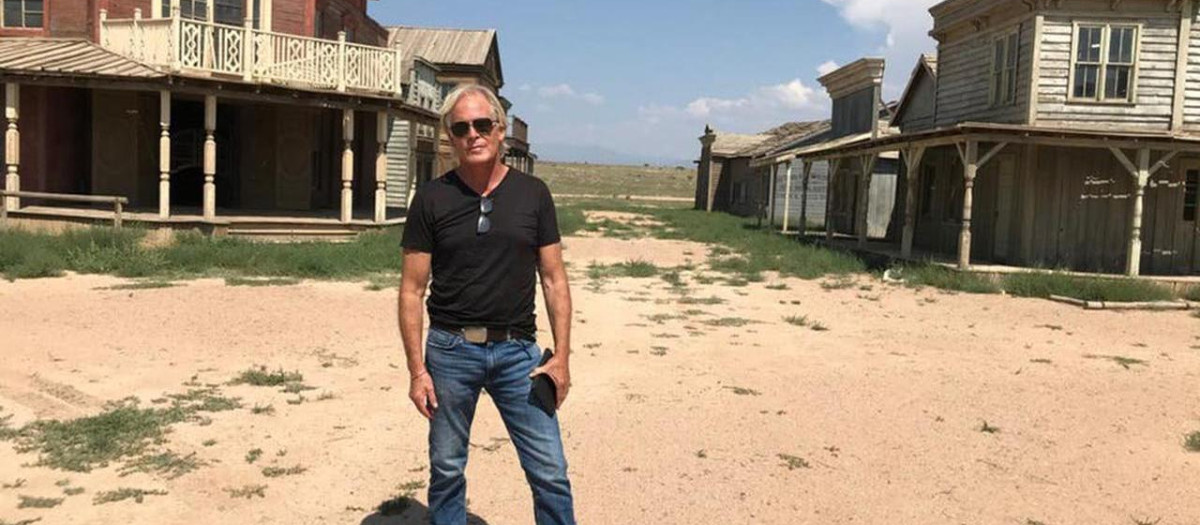David Halls es el asistente que entregó el arma a Alec Baldwin antes del fatal accidente