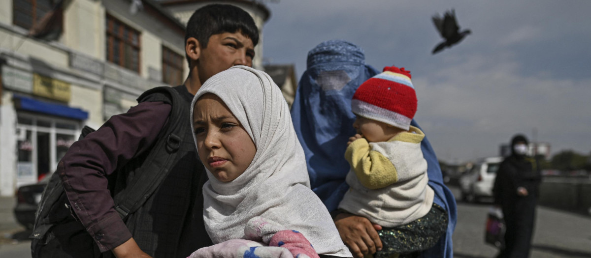 Una mujer en Kabul, con su hiyab
