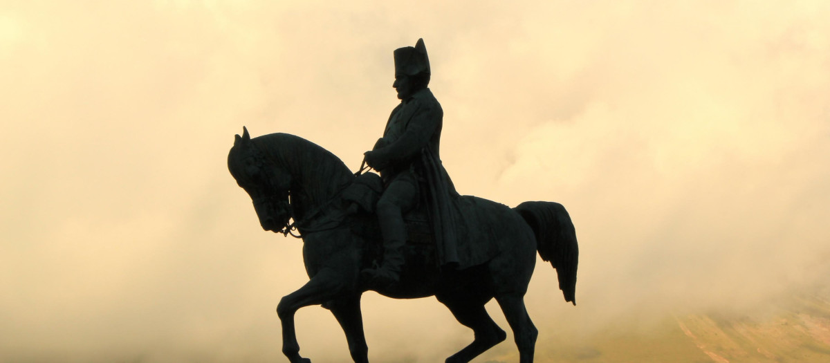 Napoleón Bonaparte en su caballo