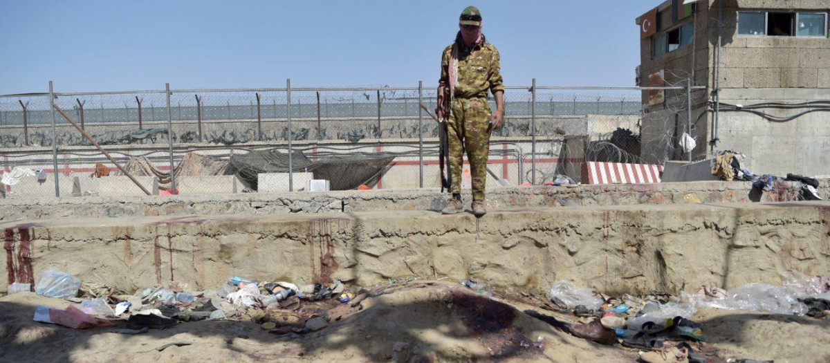 Restos del ataque en el aeropuerto de Kabul