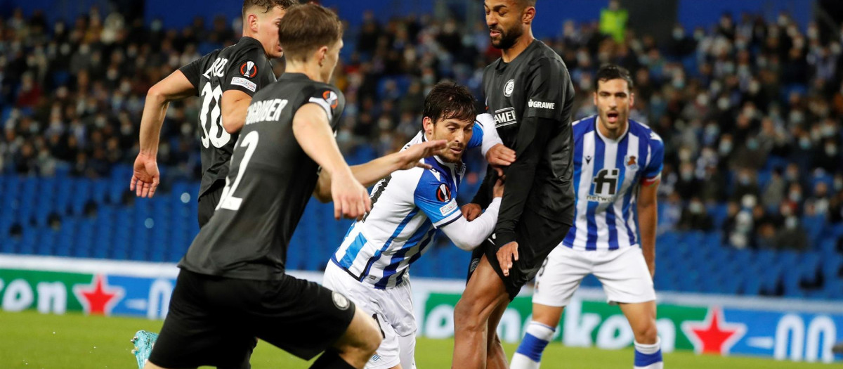 La Real se atasca ante el colista y se complica su continuidad en la ...