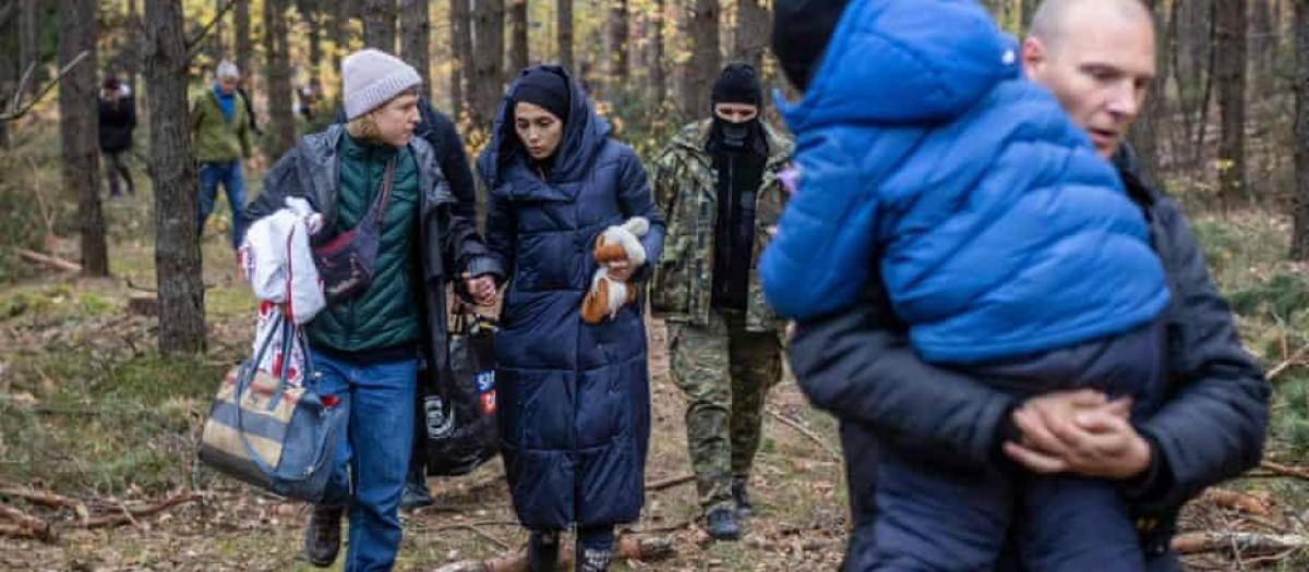 Migrantes en el bosque de la frontera entre Rusia y Polonia