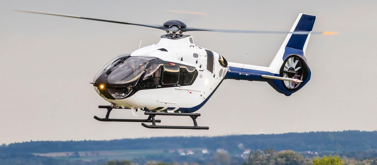 El helicóptero H135, en vuelo