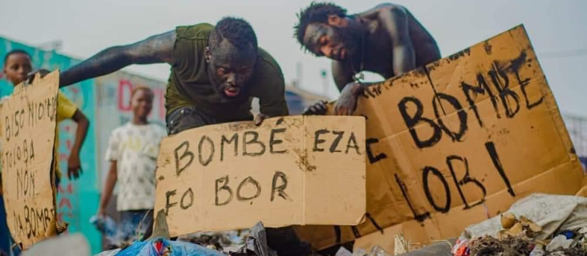 Activistas escenifican las consecuencias de la droga 'bombé' en Kinshasha (República Democrática del Congo)